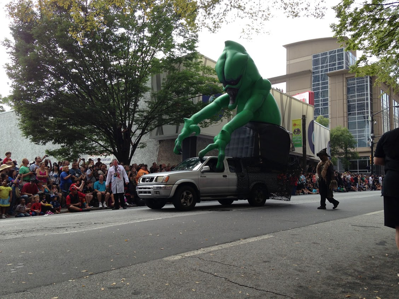 Illustration for article titled Vehicles Of The 2013 DragonCon Parade - Photo Dump